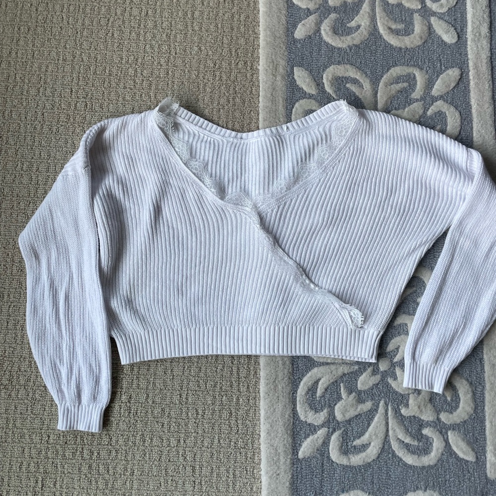 Hollister white interchangeable sweater